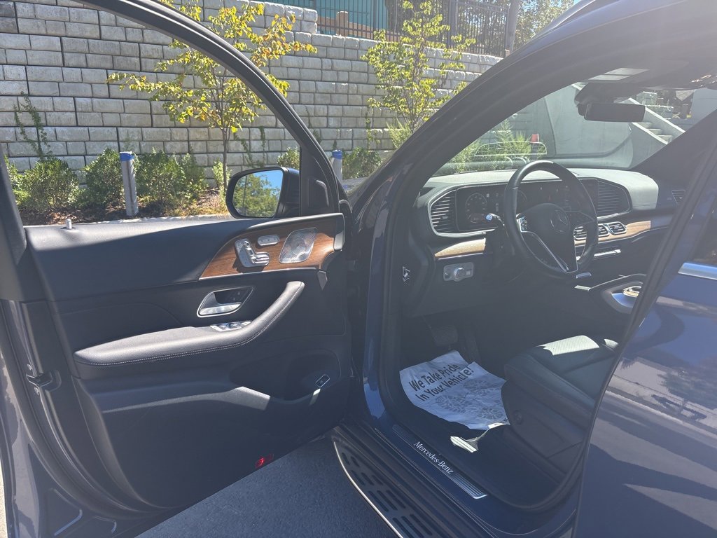 Used 2025 Mercedes-Benz GLS 450 4MATIC image 21