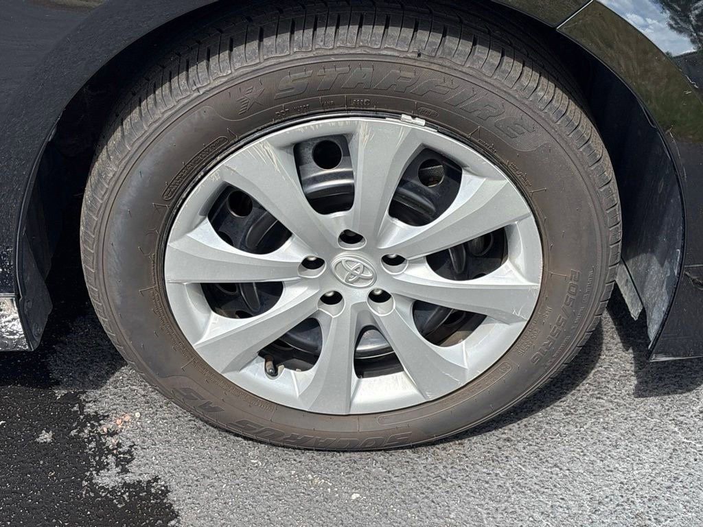 Used 2022 Toyota Corolla LE FWD image 31