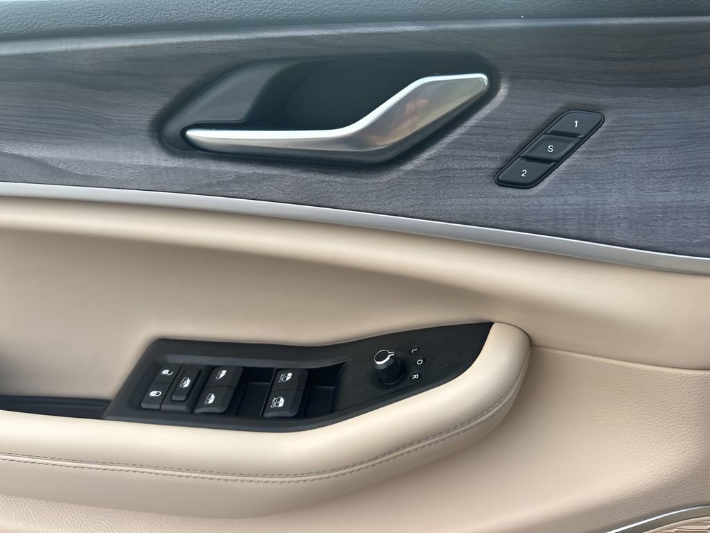 Used 2021 Jeep Grand Cherokee L Limited w/ Luxury Tech Group II image 30