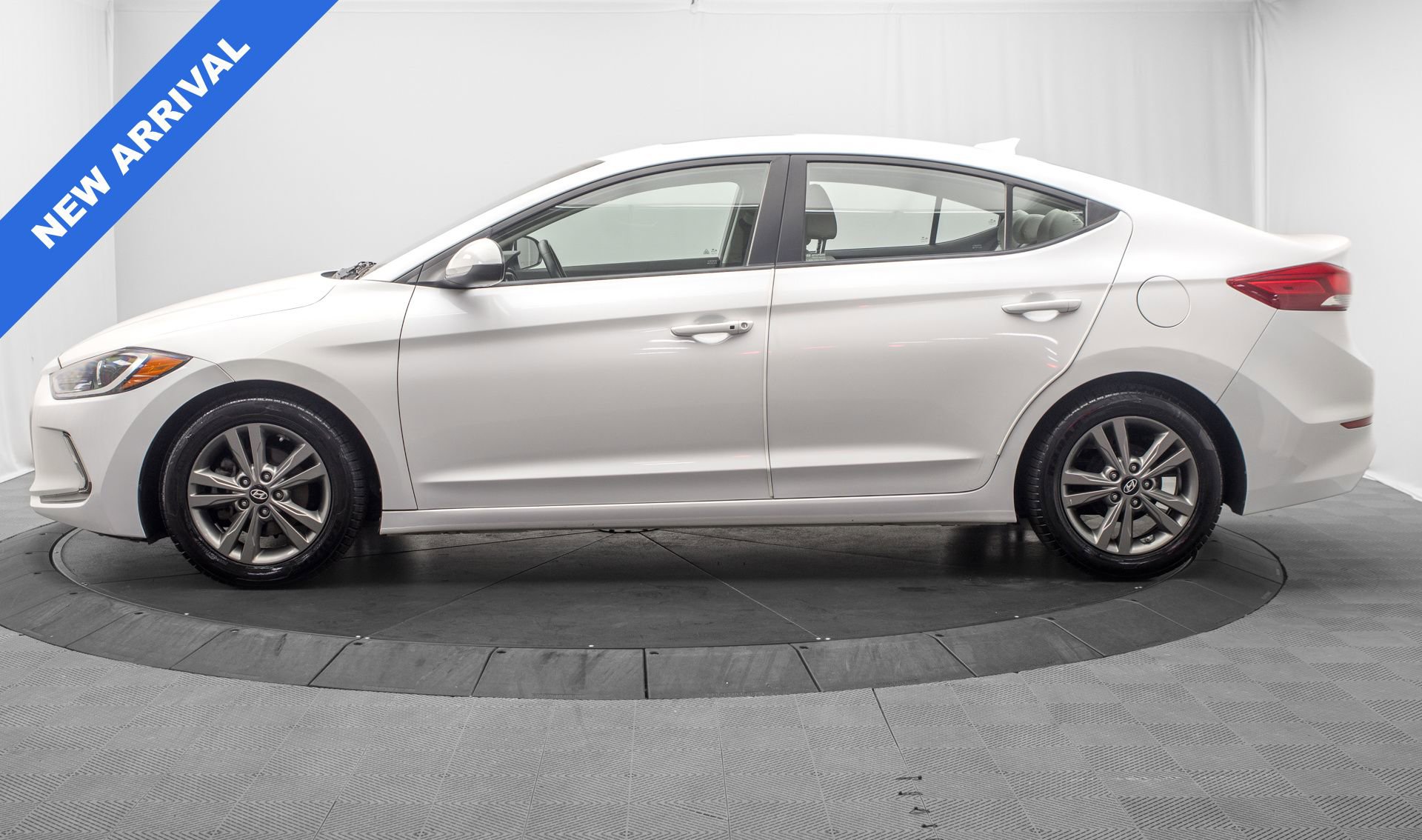 Used 2017 Hyundai Elantra Value Edition FWD image 4
