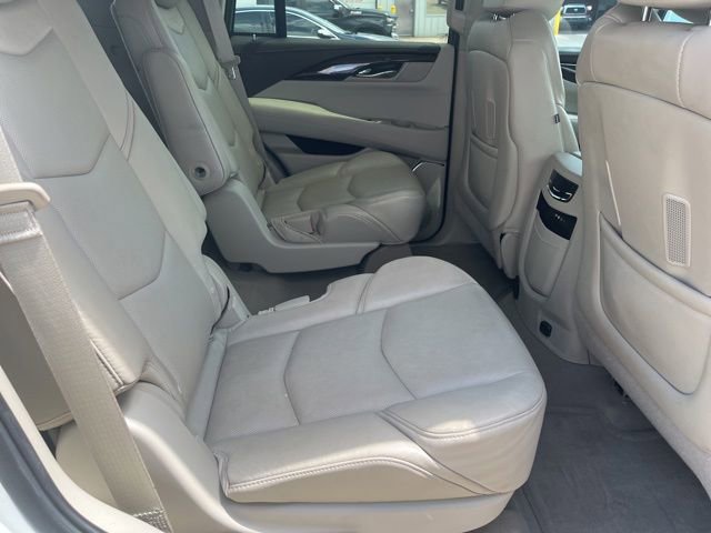 Used 2015 Cadillac Escalade Luxury AWD/4WD image 13