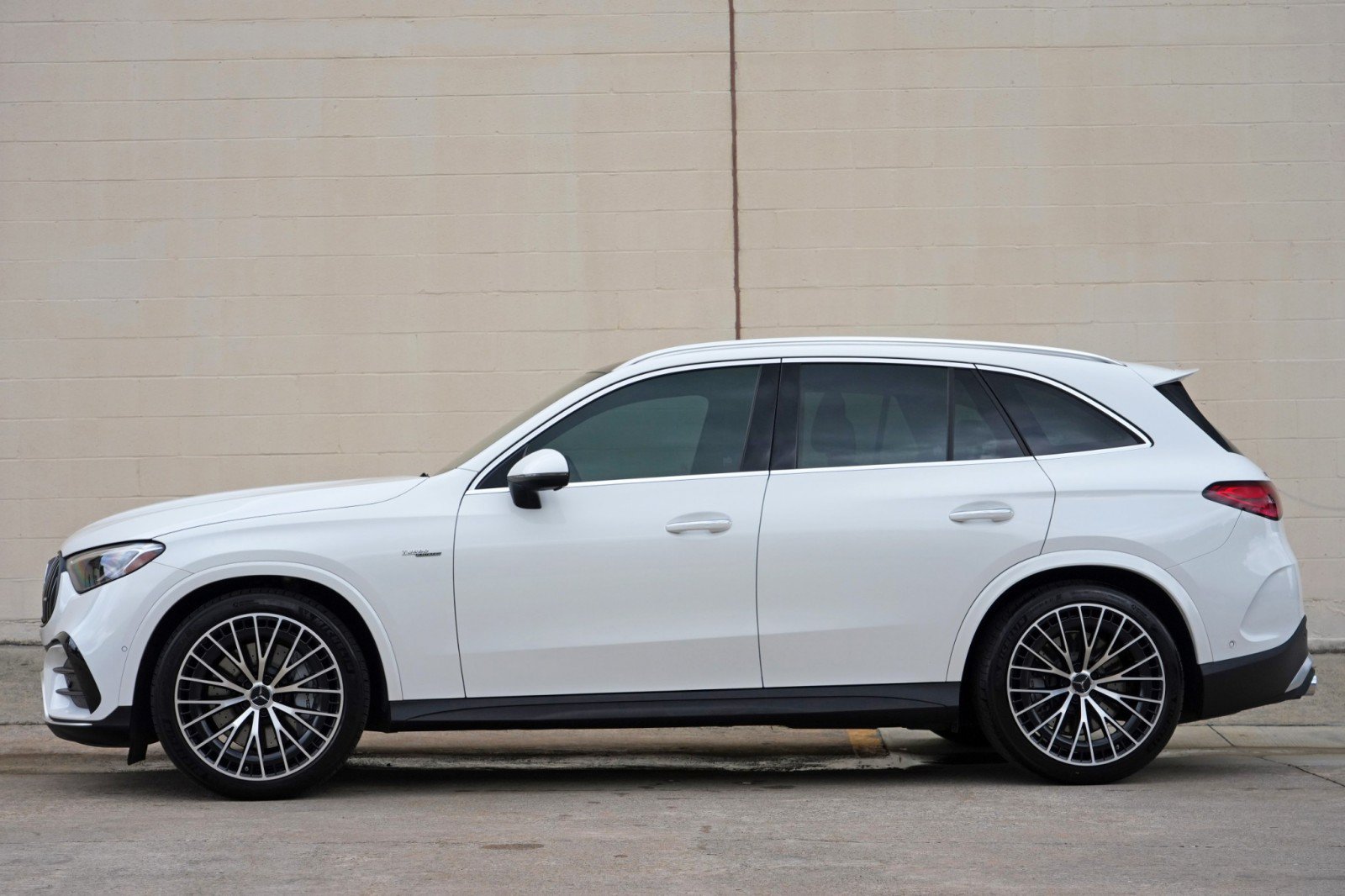 Used 2024 Mercedes-Benz GLC 43 AMG 4MATIC image 9