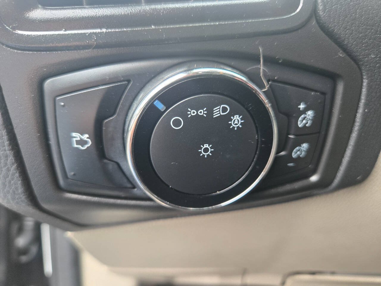 Used 2014 Ford Focus SE w/ SE Winter Package FWD image 15
