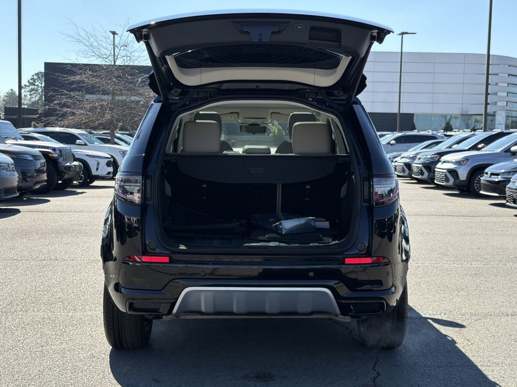 Used 2025 Land Rover Discovery Sport S image 12