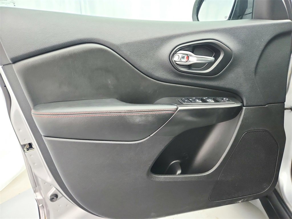 Used 2019 Jeep Cherokee Trailhawk w/ Comfort & Convenience Group image 20