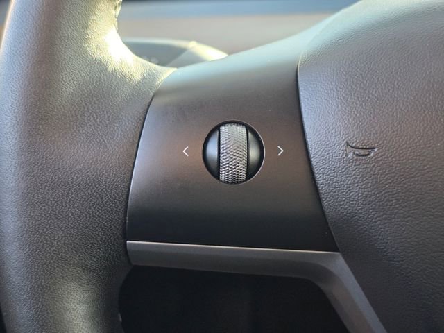 Used 2022 Tesla Model Y Long Range image 27