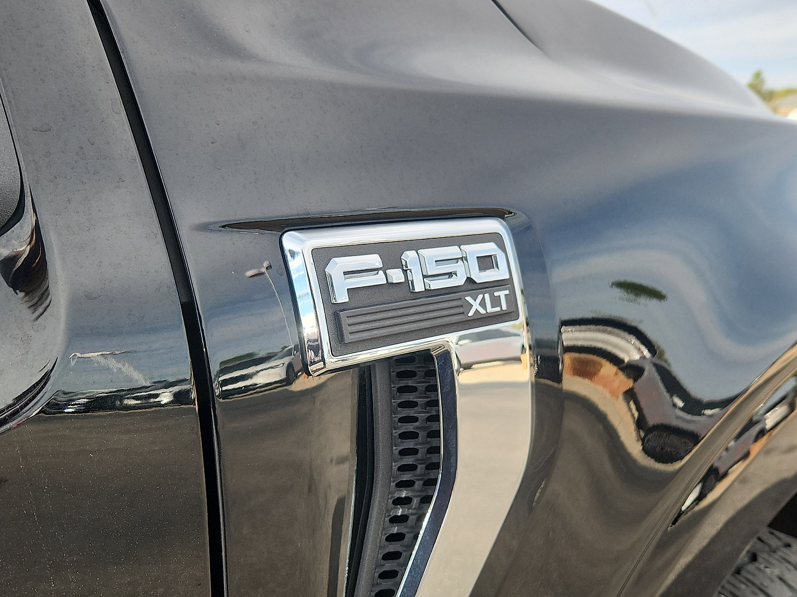 Used 2024 Ford F150 XLT w/ Mobile Office Package AWD/4WD image 8
