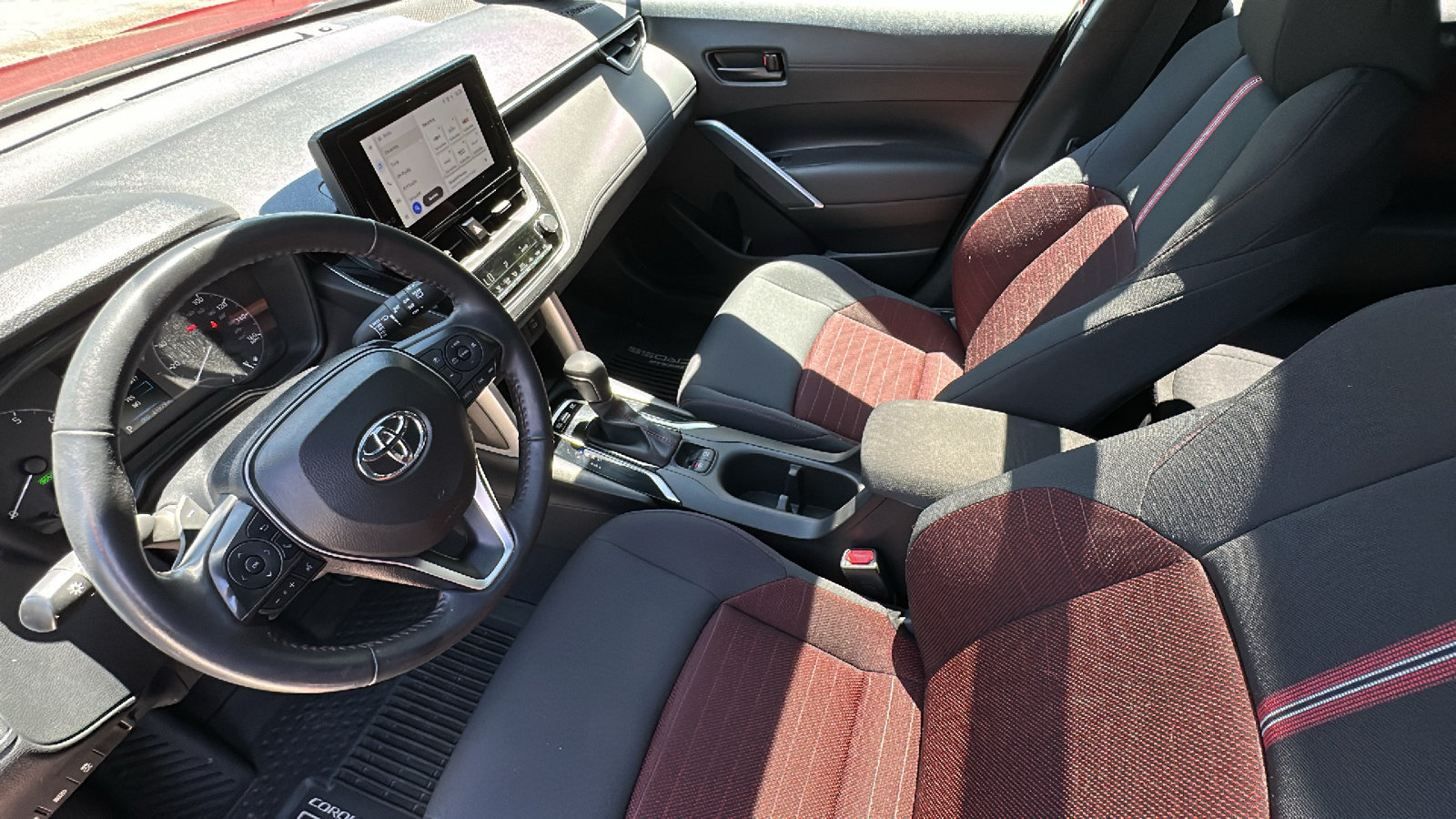 Used 2024 Toyota Corolla Cross AWD Hybrid w/ Moonroof Package image 22