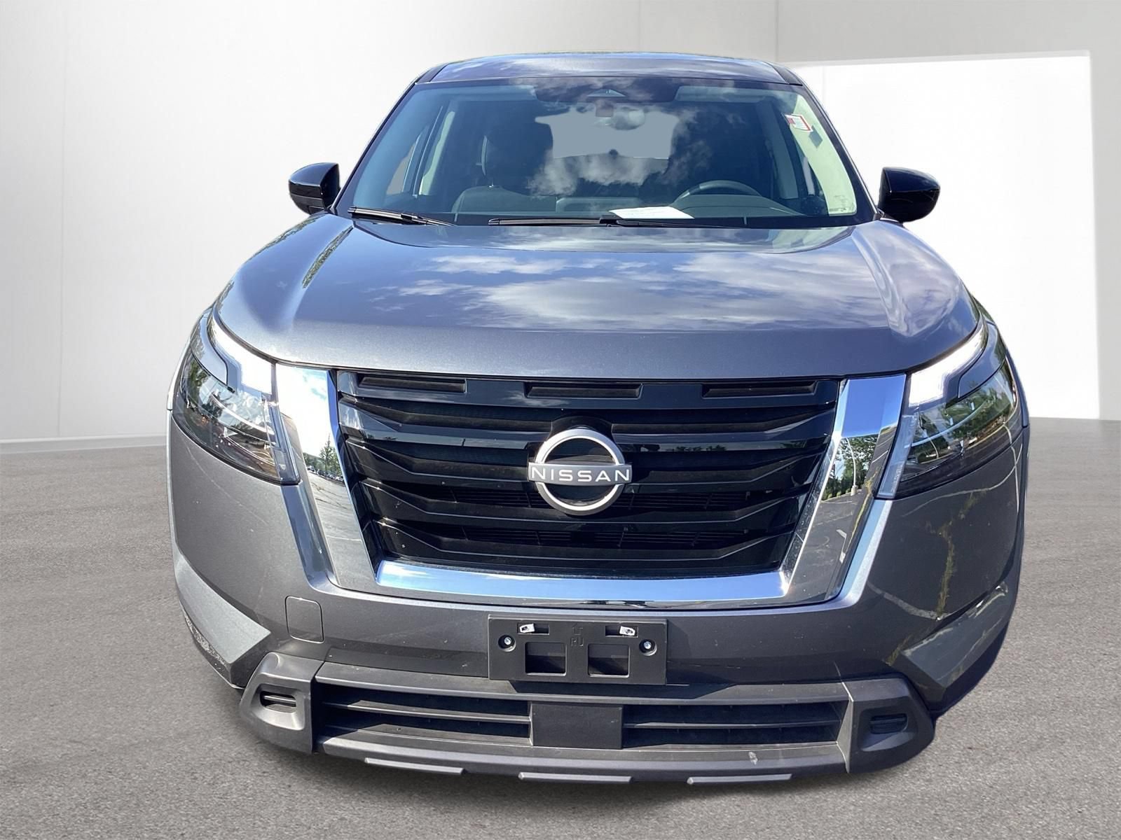 Used 2024 Nissan Pathfinder S AWD/4WD image 2