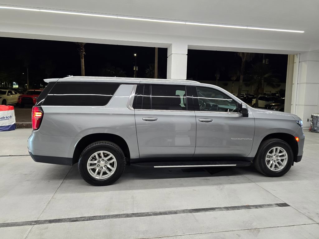 Used 2024 Chevrolet Suburban LT RWD image 7