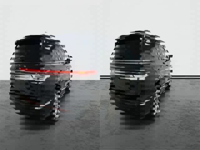 Used 2024 Lincoln Navigator Reserve image 3