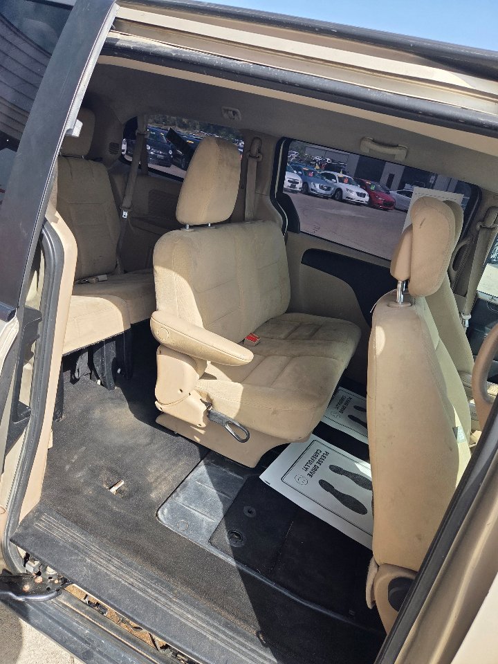 Used 2015 Dodge Grand Caravan American Value Package image 12