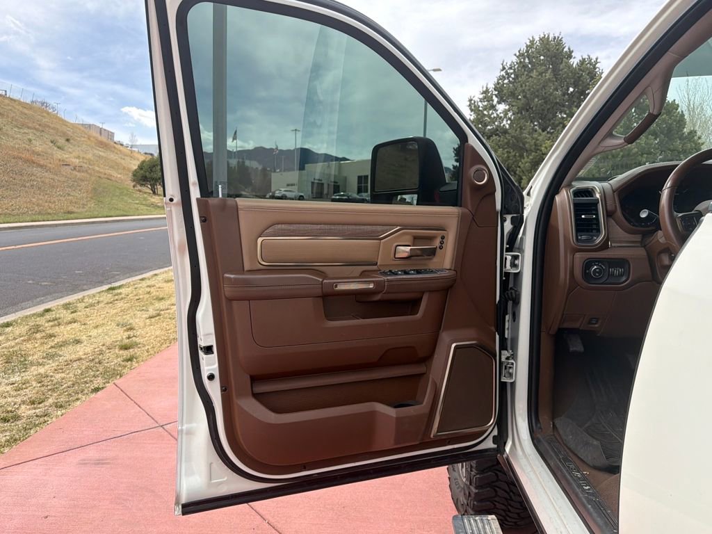 Used 2024 RAM 3500 Limited image 9