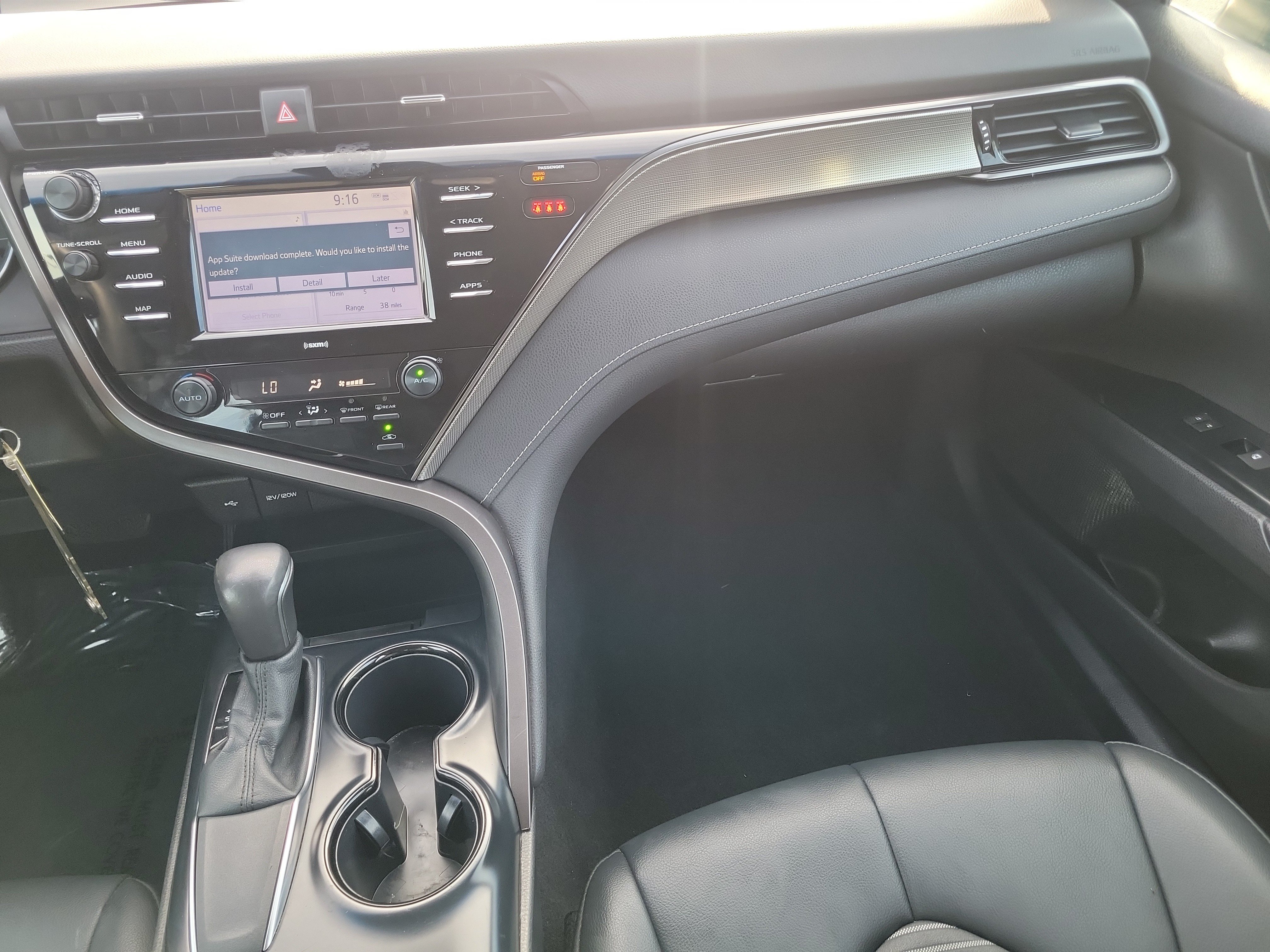 Used 2020 Toyota Camry SE FWD image 17
