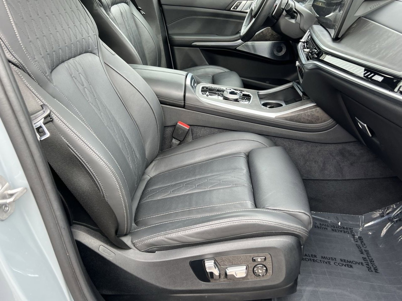 Used 2024 BMW X7 M60i w/ Executive Package image 30