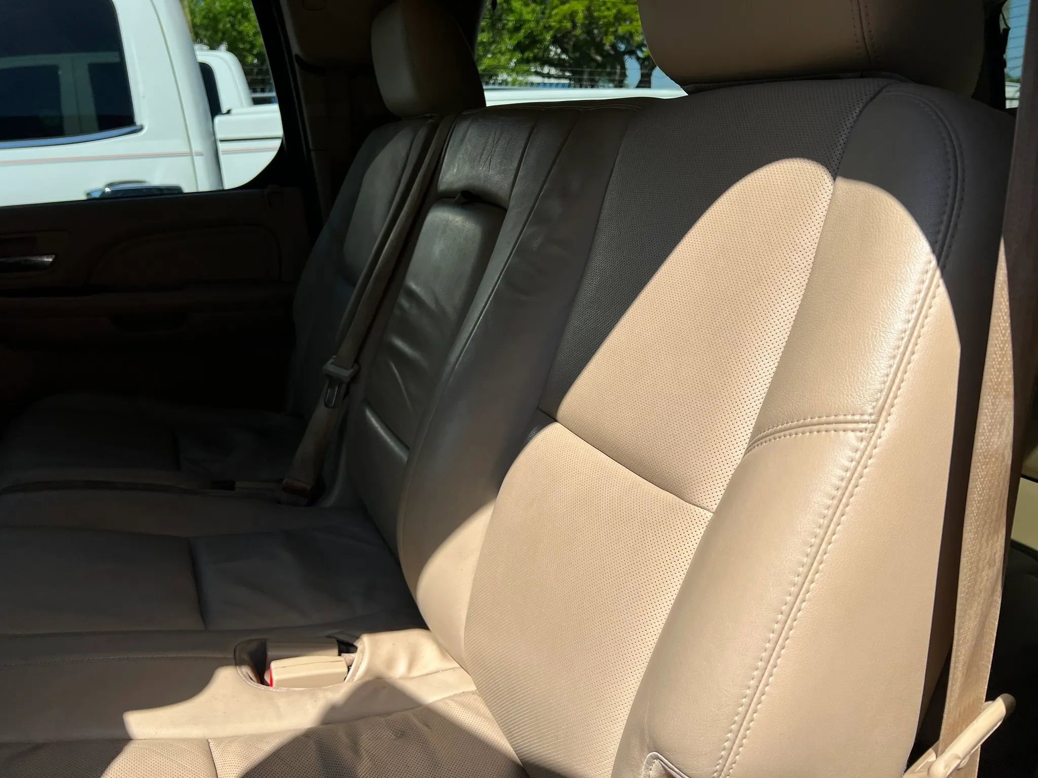 Used 2014 Cadillac Escalade ESV Luxury AWD/4WD image 13
