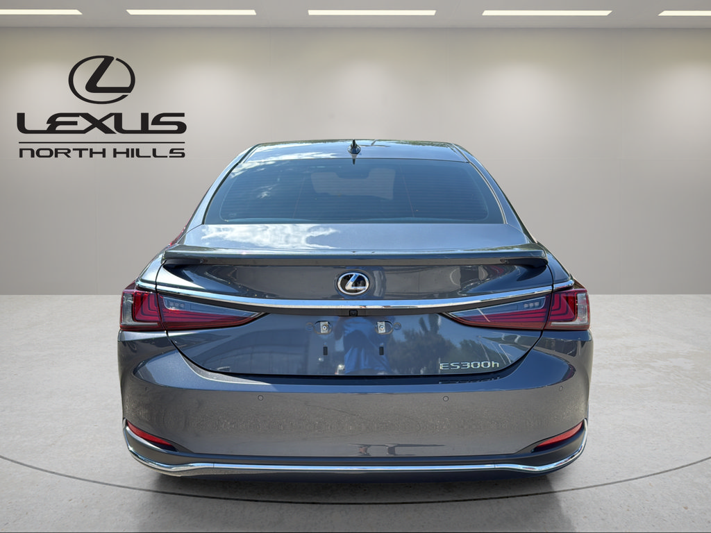 Used 2024 Lexus ES 300h w/ Technology Package FWD image 7