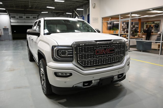 Used 2017 GMC Sierra 1500 Denali image 3