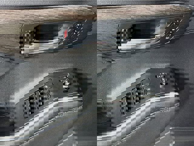 Used 2024 Toyota Highlander Limited image 17