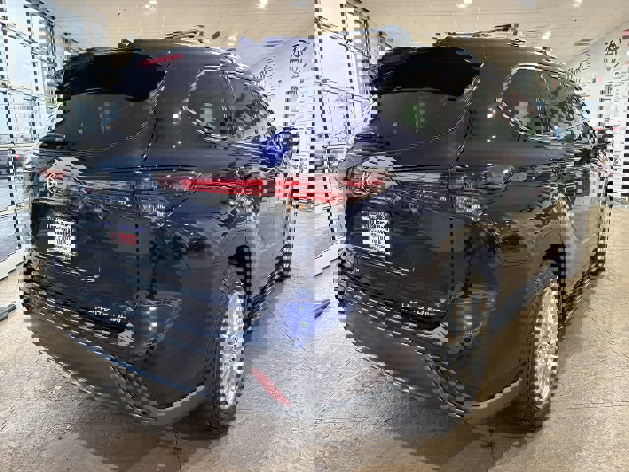 New 2026 Toyota Highlander Limited image 2