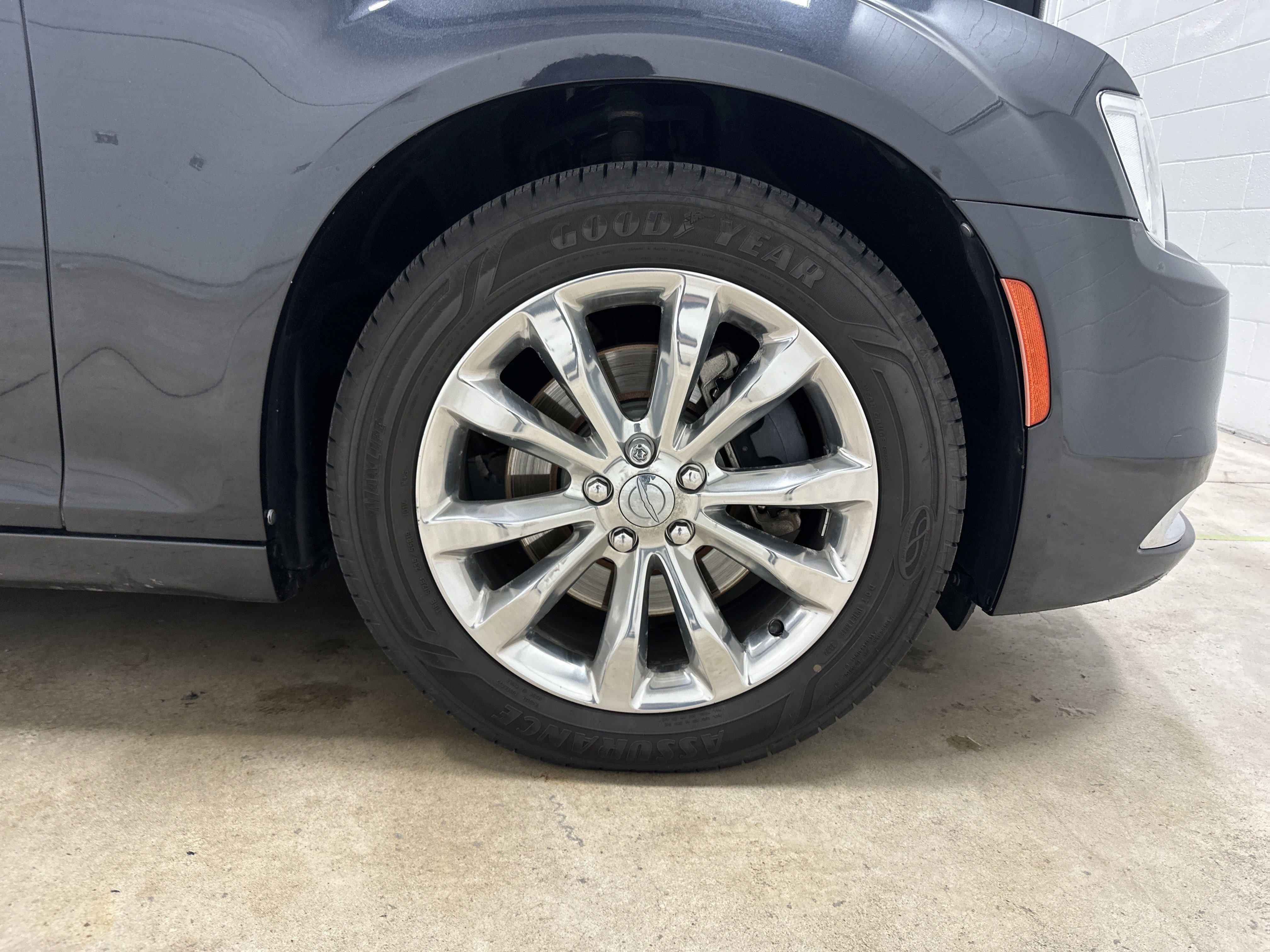 Used 2015 Chrysler 300 Limited w/ Driver Convenience Group image 13