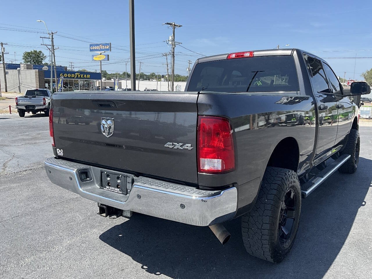 Used 2017 RAM 2500 Tradesman w/ Chrome Appearance Group AWD/4WD image 5
