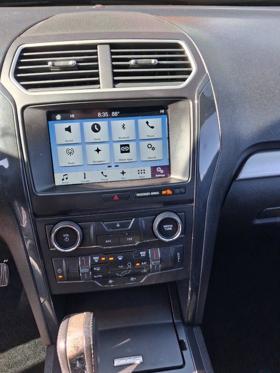 Used 2017 Ford Explorer XLT w/ Equipment Group 201A FWD image 12
