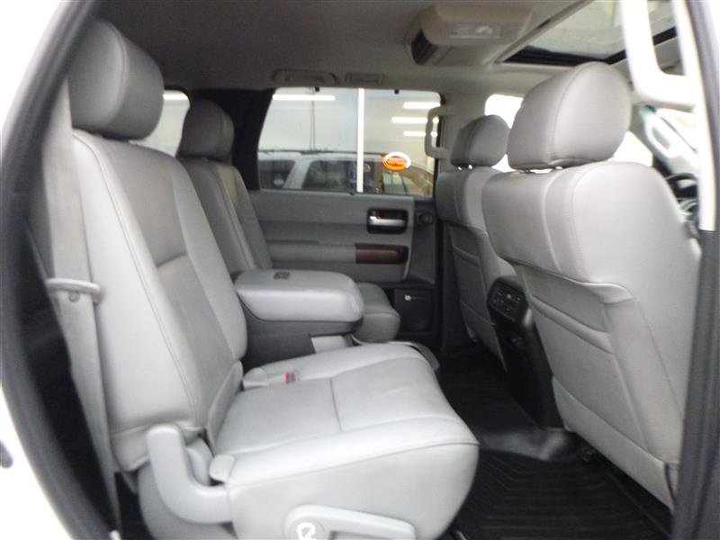 Used 2014 Toyota Sequoia Platinum AWD/4WD image 9