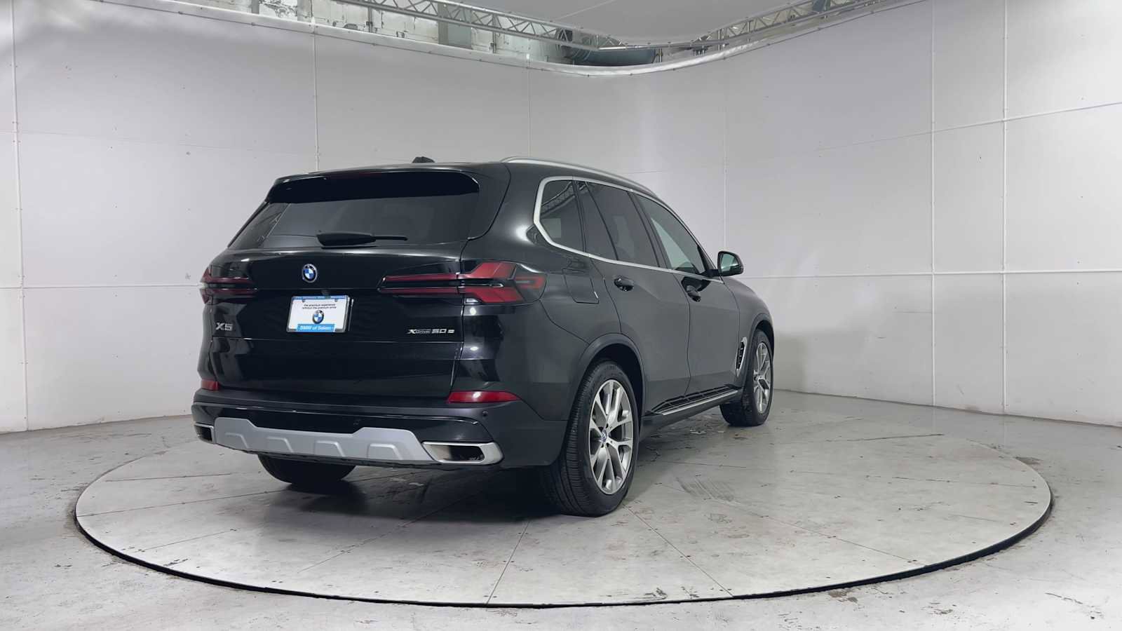 Used 2025 BMW X5 xDrive50e image 2