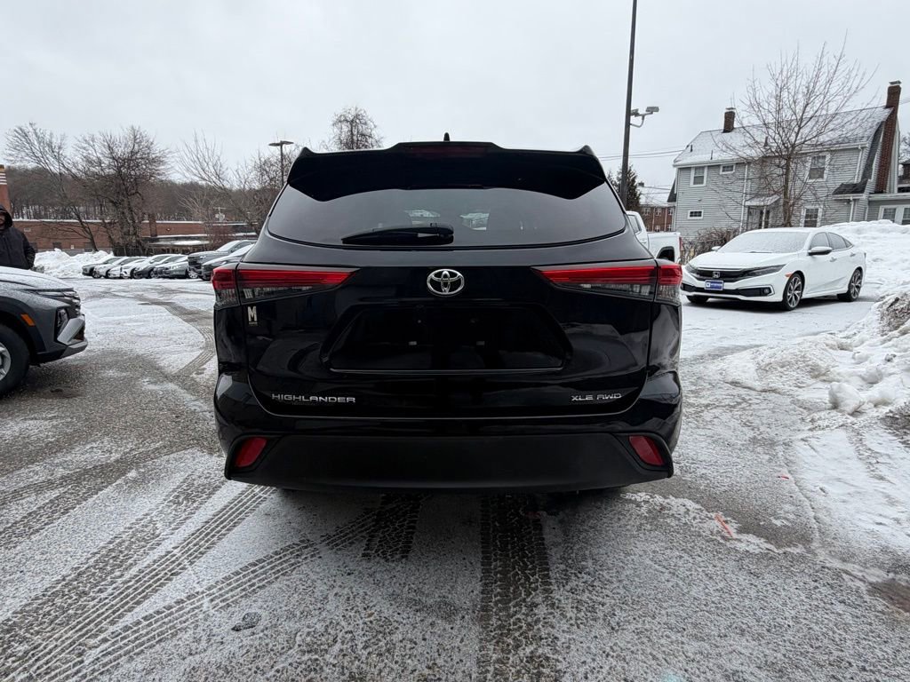 Used 2020 Toyota Highlander XLE image 4