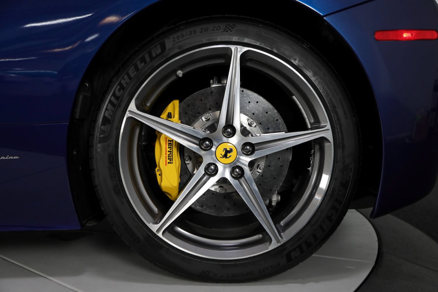 Used 2015 Ferrari 458 Spider RWD image 22