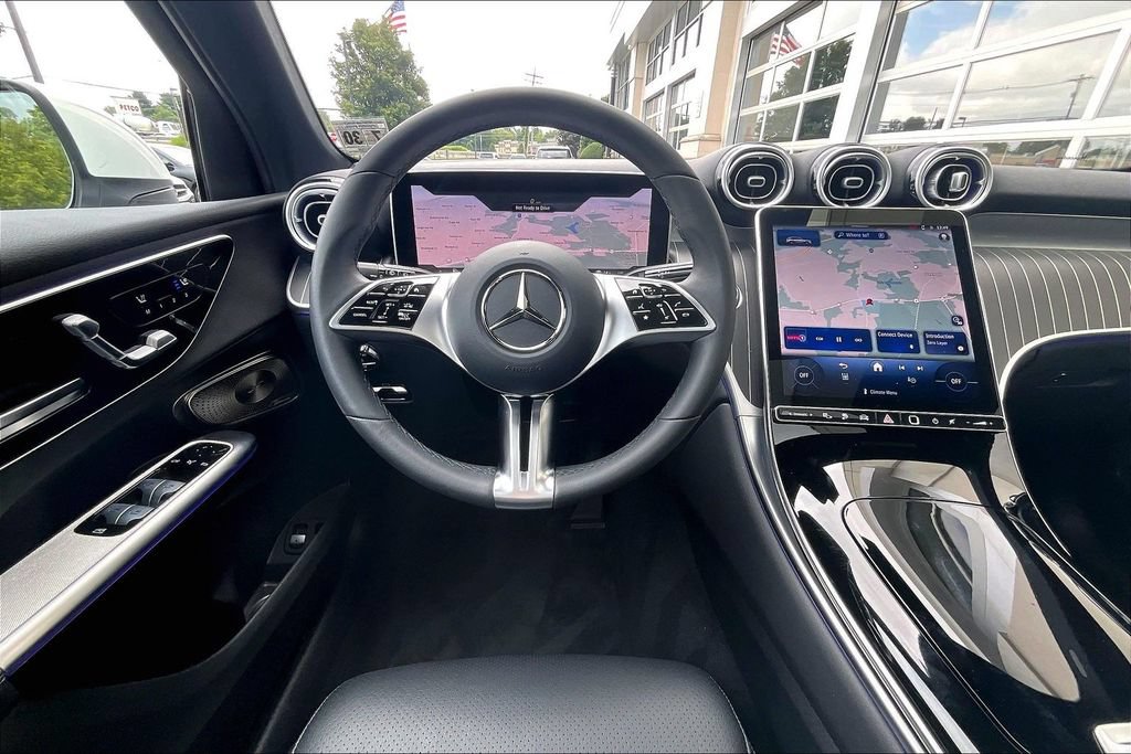 Used 2025 Mercedes-Benz GLC 350e 4MATIC image 5