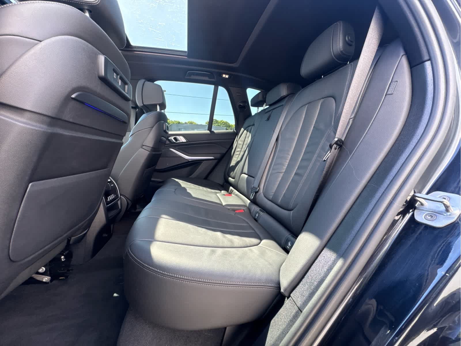 Used 2020 BMW X5 M50i w/ Premium Package AWD/4WD image 16