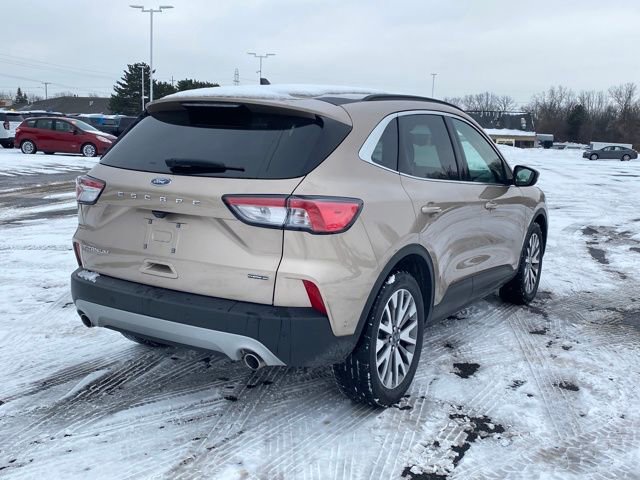Used 2020 Ford Escape Titanium image 4