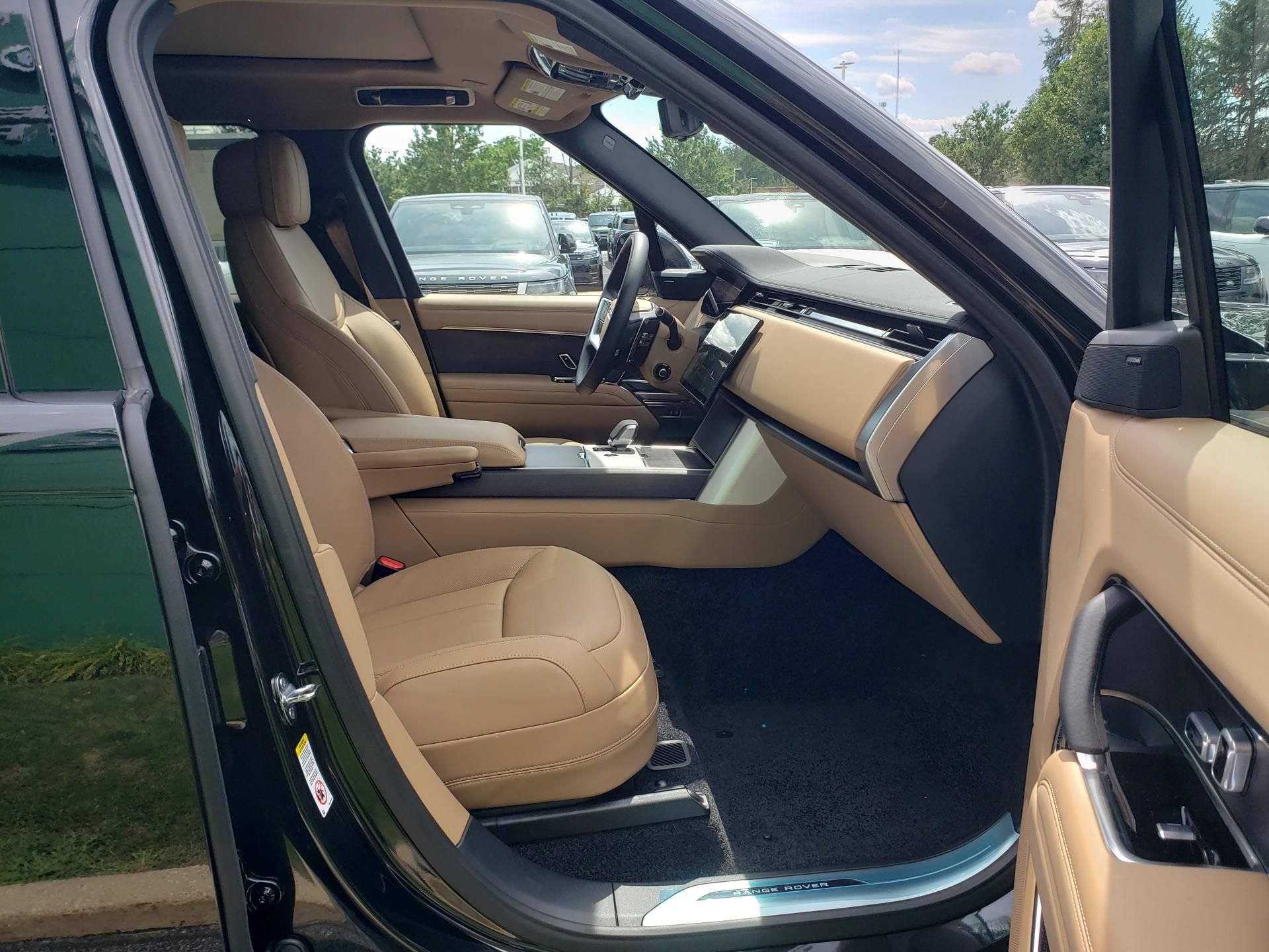 New 2026 Land Rover Range Rover SE AWD/4WD image 17