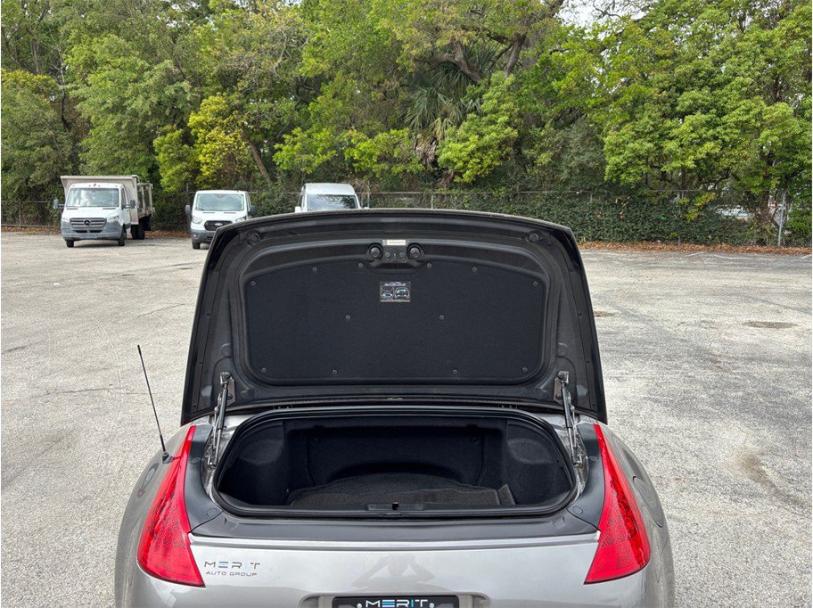 Used 2009 Nissan 350Z Touring RWD image 32