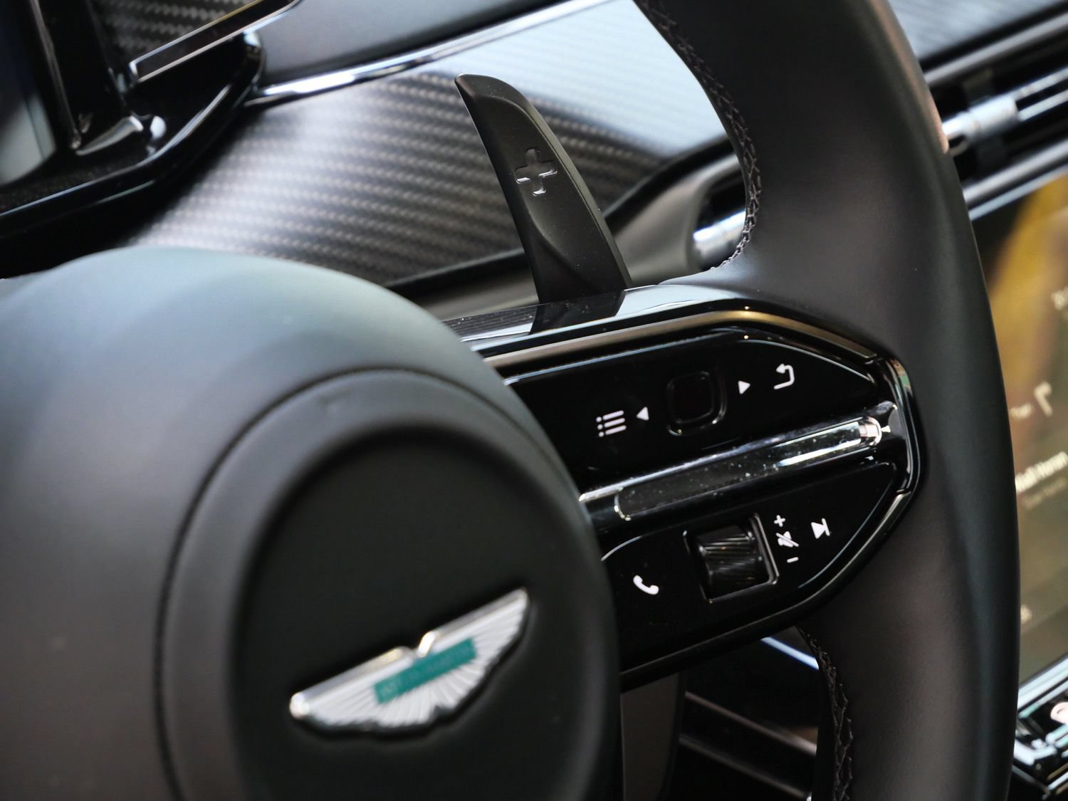 Used 2025 Aston Martin V8 Vantage Coupe RWD image 19