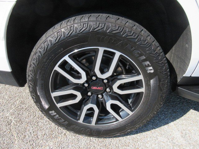 Used 2023 GMC Yukon AT4 w/ Max Trailering Package image 10