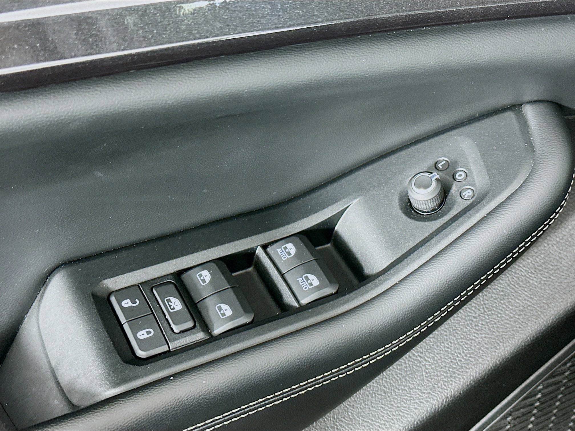 Used 2023 Jeep Grand Cherokee Laredo image 15