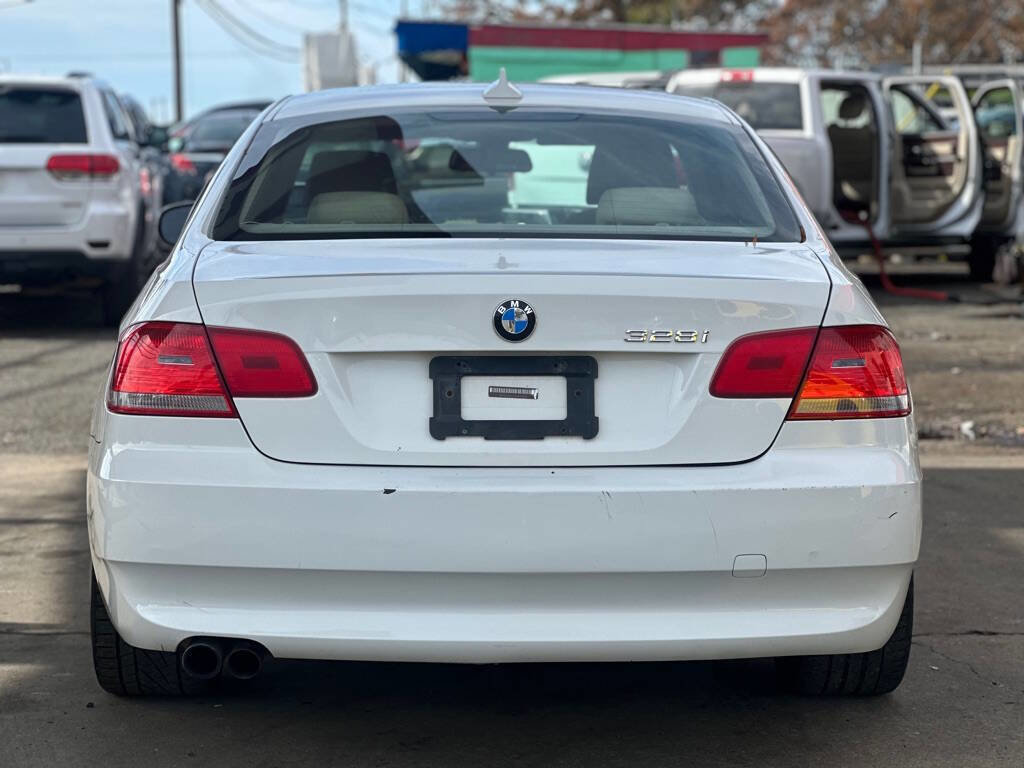 Used 2010 BMW 328i Coupe image 7