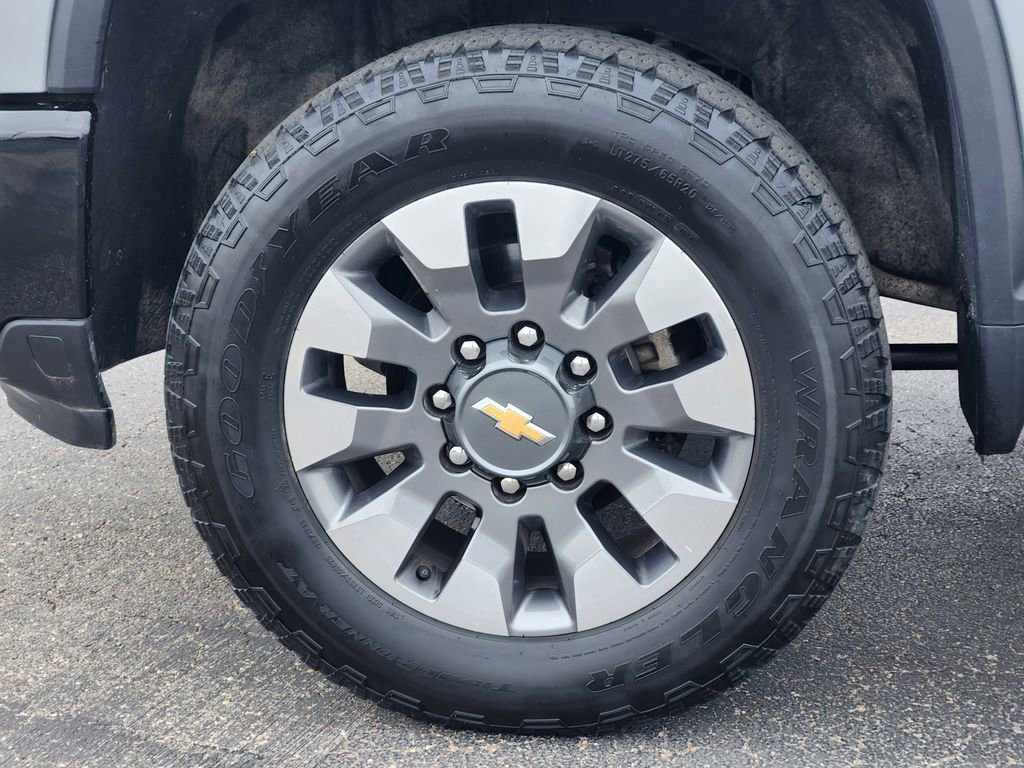 Used 2024 Chevrolet Silverado 2500 Custom w/ Custom Value Package image 9