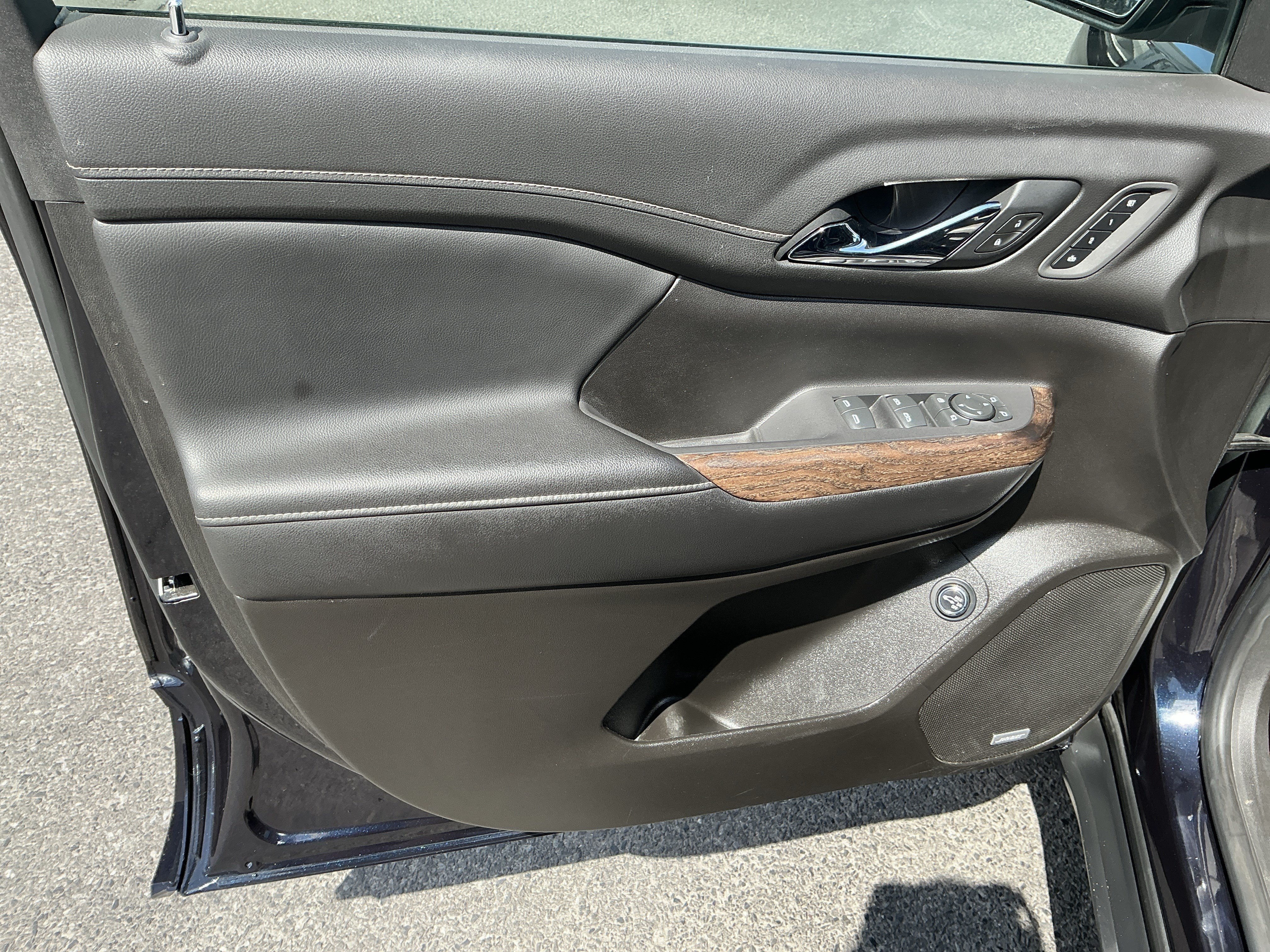 Used 2021 GMC Acadia Denali w/ Denali Ultimate Package AWD/4WD image 13