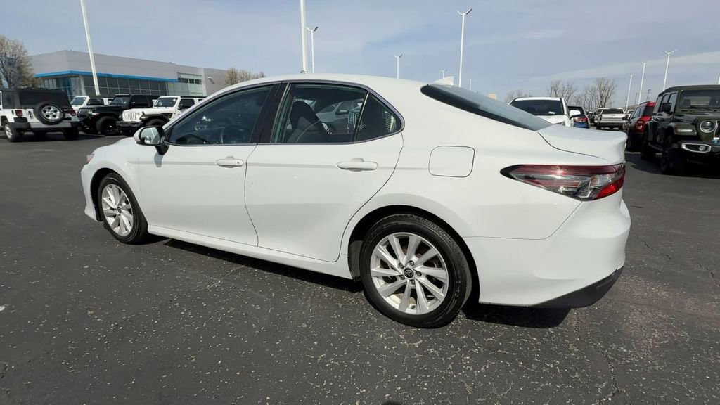 Used 2022 Toyota Camry LE FWD image 6