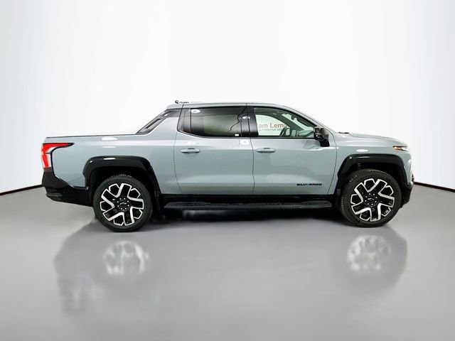 New 2025 Chevrolet Silverado EV RST image 10