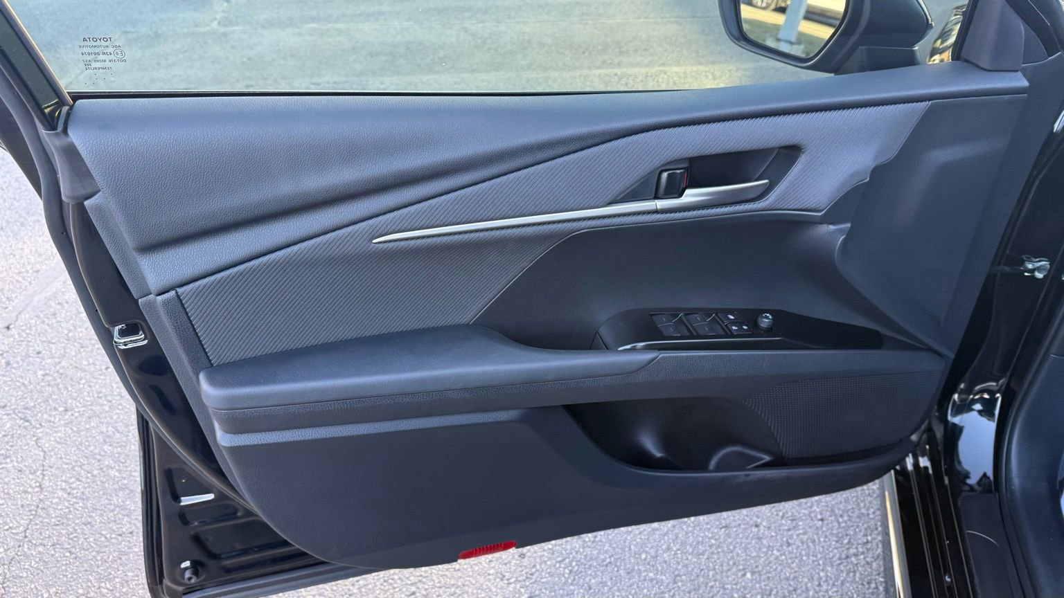 Used 2025 Toyota Camry SE image 28