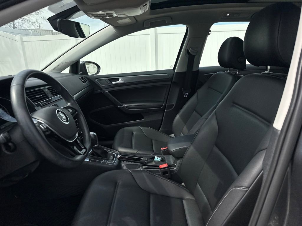 Used 2018 Volkswagen Golf SE image 43