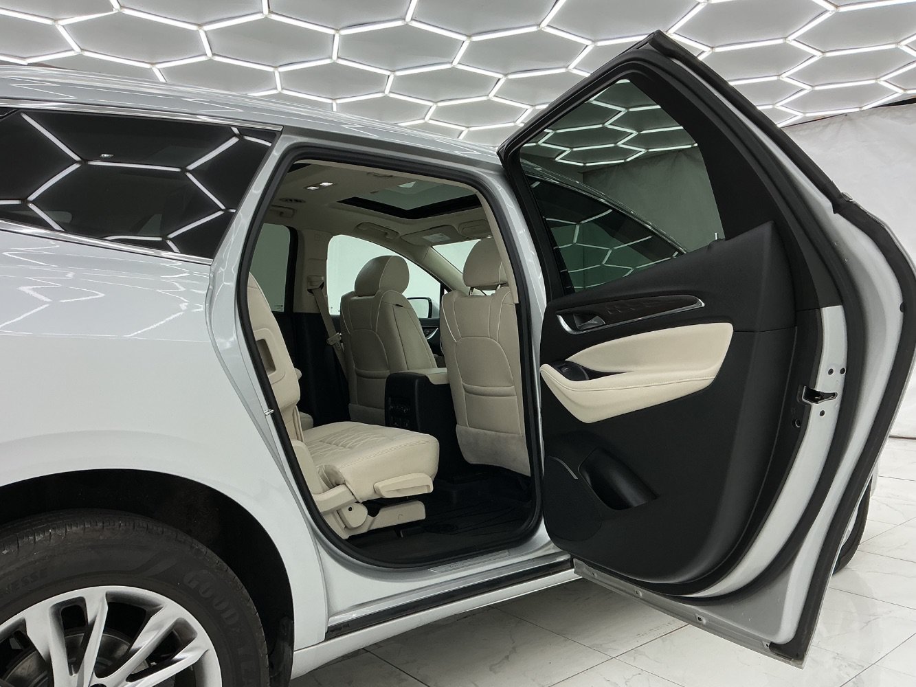 Used 2022 Buick Enclave Avenir w/ Trailering Package, 5000 lbs. AWD/4WD image 23