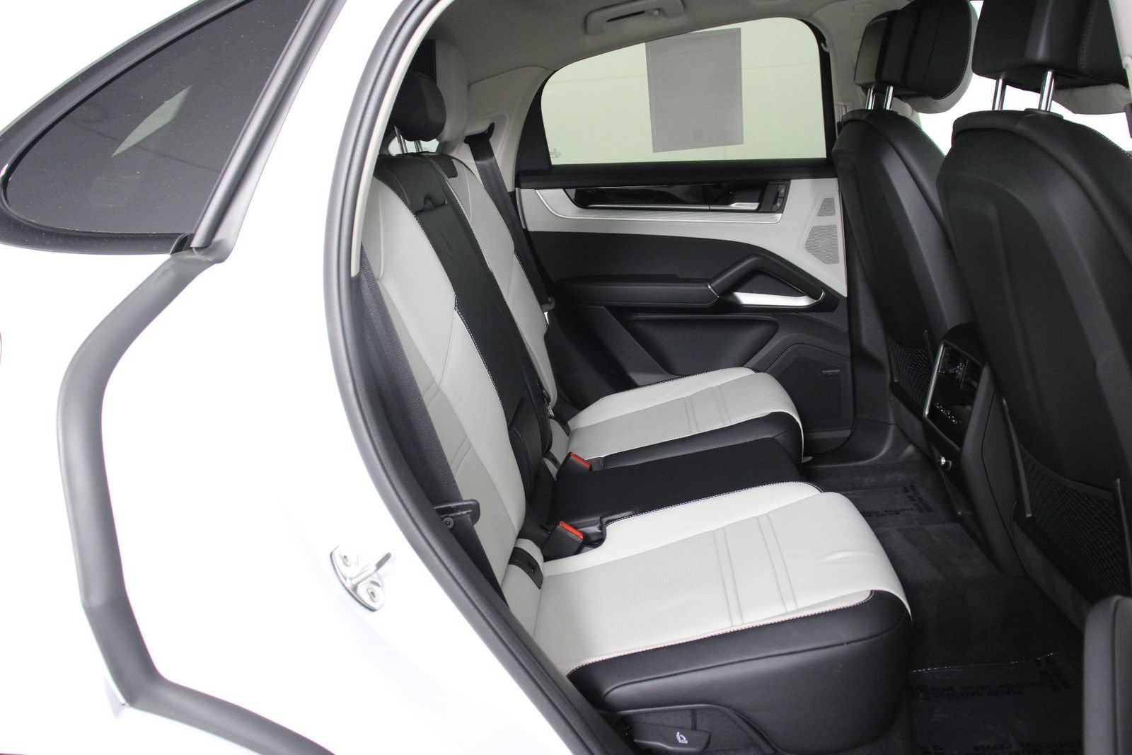 Certified 2026 Porsche Cayenne S AWD/4WD image 32