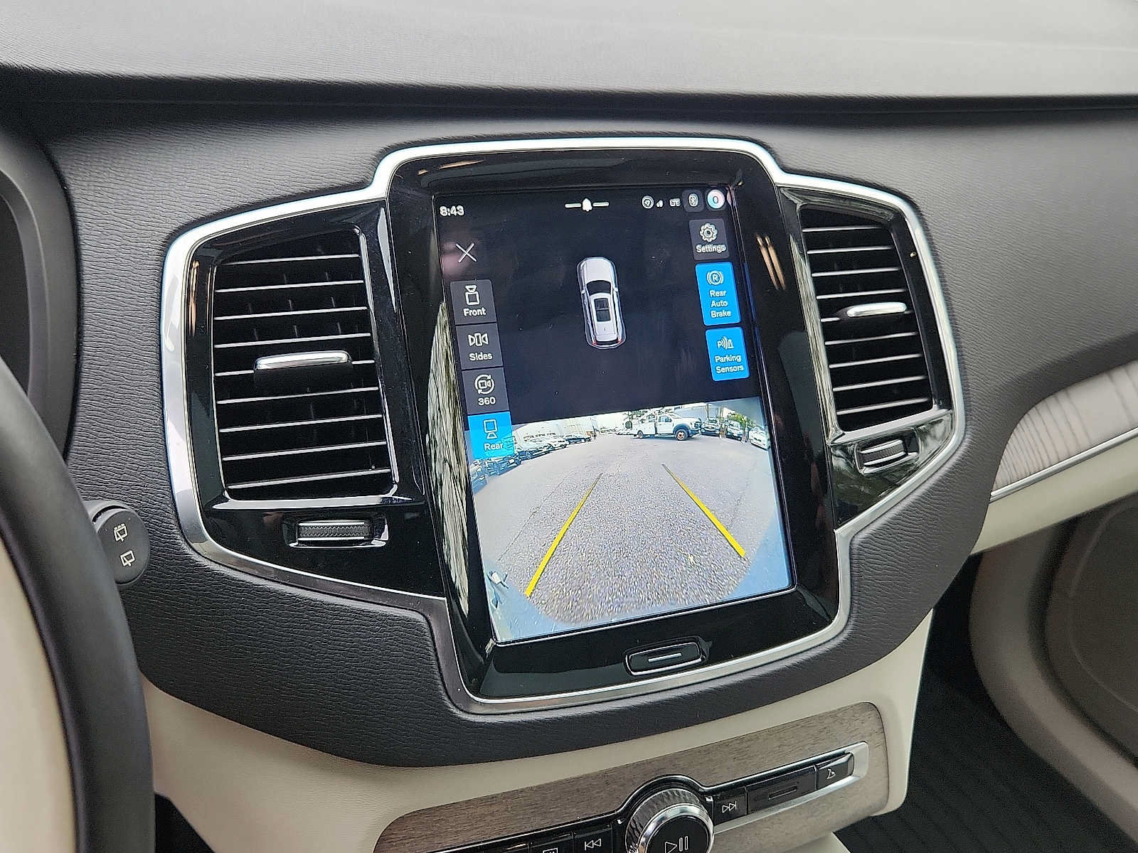 Used 2023 Volvo XC90 B6 Plus w/ Protection Package AWD/4WD image 16