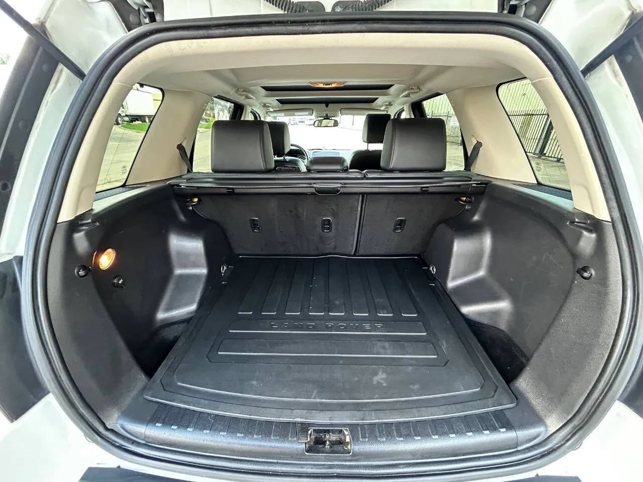 Used 2014 Land Rover LR2 HSE AWD/4WD image 11